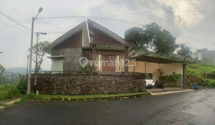 Rumah Sejuk Siap Huni Di Pasir Impun Dengan View Kota Bandung  1