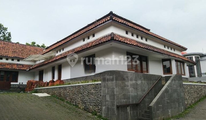 Best! Rumah Belanda Strategis di Mainroad Jalan Riau Kota Bandung