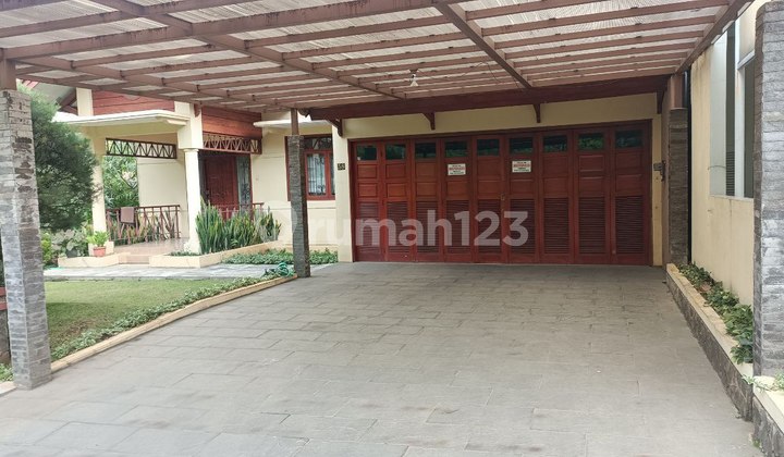 Cheap! Nice and sturdy well-maintained house in Dago Resort, Bandung city, front location 2
