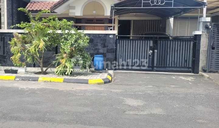 Nice, Cheap, Strategic House in Elite Favorite Area Batununggal Bandung.