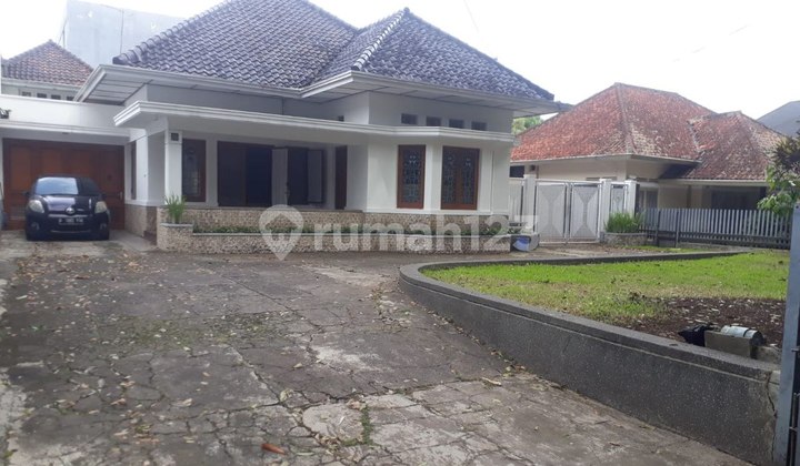 Rumah terawat di sayap dago dekat ITB Unpad