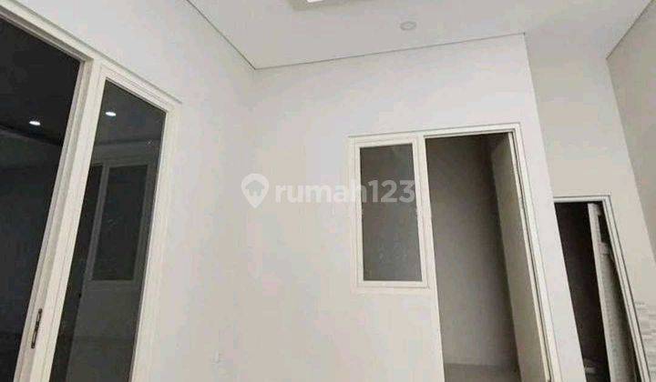 Rumah 2 Lantai SHM di Klampis Anom, Surabaya 2