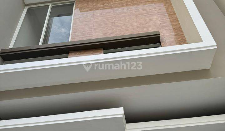 Rumah Baru di Manyar Termurah Tengah Kota Dekat Tunjungan Plaza 2