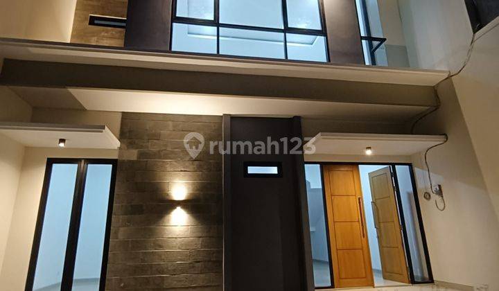  Rumah Baru 2LT Manyar Tengah Kota Lebar 8 Meter Manyar  1