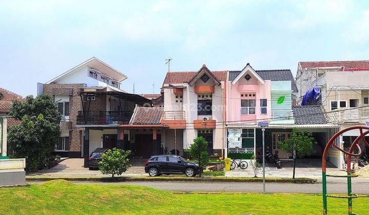 Rumah Luas Nyaman Dan Aman Hadap Taman Di Meadow Green Cluster 2