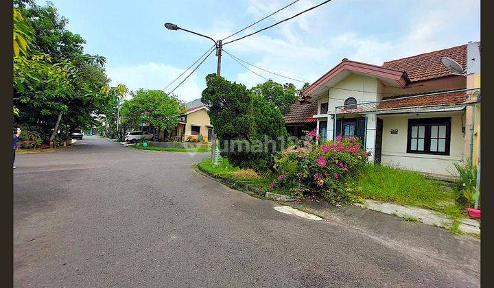 Rumah Hook Luas, Aman Dan Nyaman Di Lembah Hijau  2