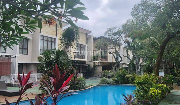 Rumah Di Lingkungan Hijau Asri