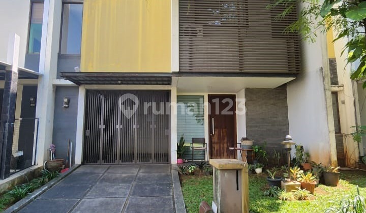 Rumah Dengan Halaman Belakang Luas