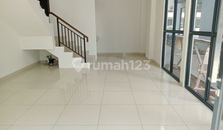 New 3-Story Shop House in a Strategic Location.