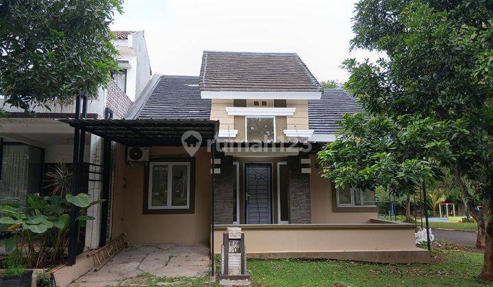 Rumah Hoek Di Jalan Boulevard Cluster 1