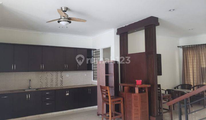 Rumah Semi Furnished Di The Green 2