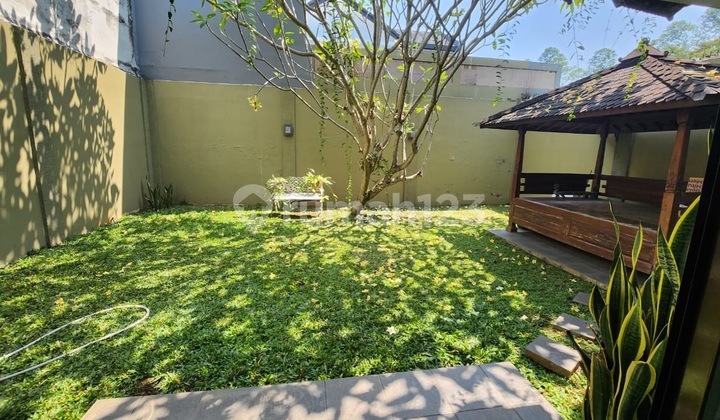 Rumah Dengan Halaman Belakang Luas 2