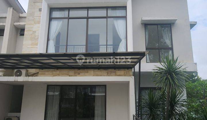 Rumah Di Lingkungan Hijau Asri