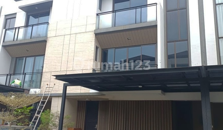 Rumah Sewa 4Kamar Tidur di Bsd Baru