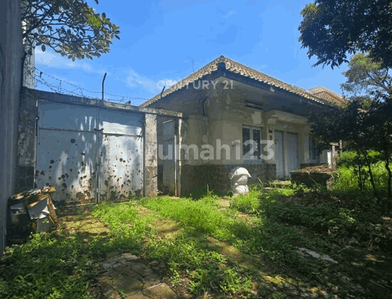 House Suitable for Strategic Business Space in Sayap Riau Bandung 2