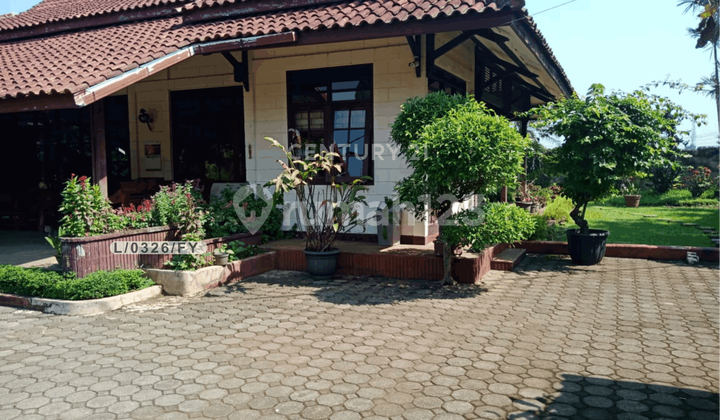 For Sale 2 Houses, 1 Workshop, and a 200M2 Garden in Cihanjuang, Cimahi.