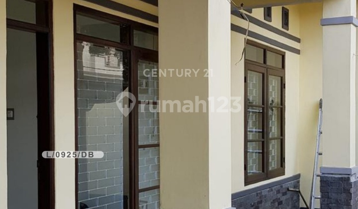 Strategic Comfortable House Ready to Occupy in Taman Kopo Indah 2 Bandung