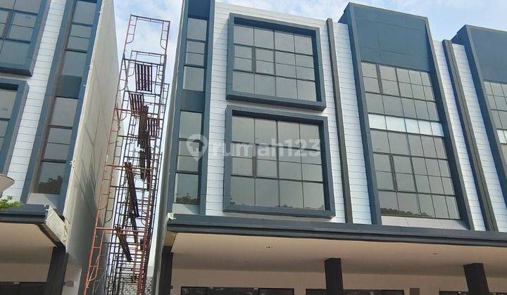 Disewakan Ruko Maison De Wisteria Cocok Untuk Usaha Perkantoran di Pintu Utama Metland Menteng Cakung Jakarta Timur  2