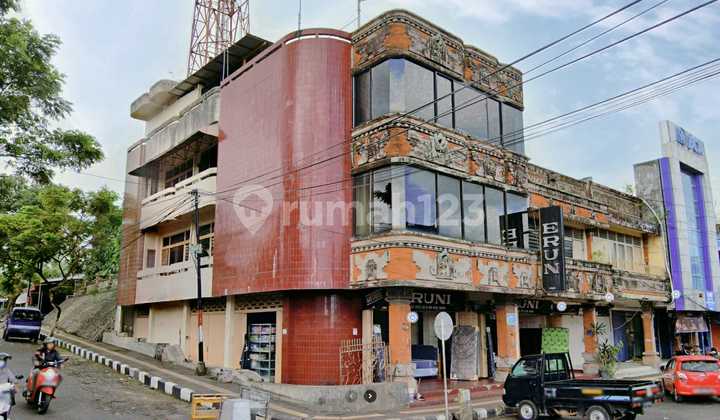 3-Storey Shophouse with SHM in the Center of Tabanan City, Sure