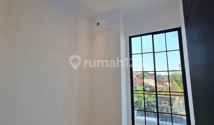 Rumah Sewa 2 Lantai 4 Kamar Tidur Darmo Permai Dekat Madame Chang 2