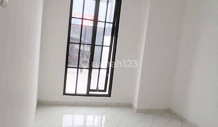 Dijual Rumah 2 Lantai Surabaya Barat Dekat Pakuwon Mall  2