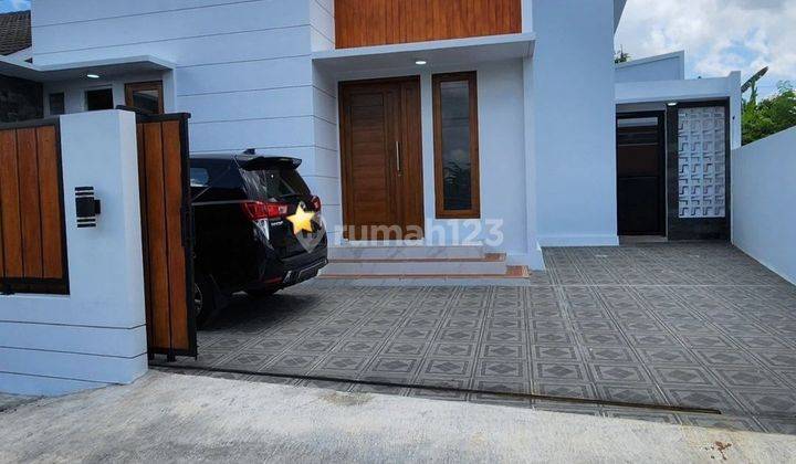 RUMAH MEWAH DI MAGUWOHARJO LINGKUNGAN DEKAT BANYAK KAMPUS 1