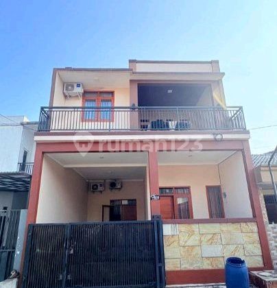 Nice House Near Bintaro Xchange, Jurang Mangu Train Station and Toll Road