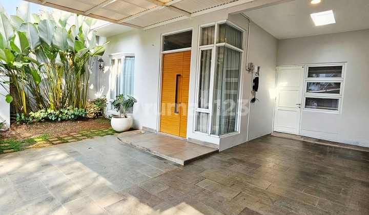 Nice House Near Pondok Ranji Station in Bintaro 2