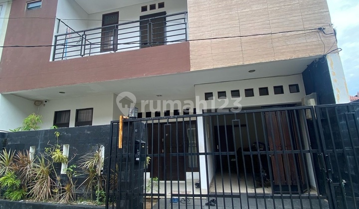 Rumah Ada Usaha Kostnya Di Sewakan Siap Huni Dan Strategis Di Kawasan Bintaro Rumah Ada Usaha Kostnya Di Sewakan Siap Huni Dan Strategis Di Kawasan Bintaro