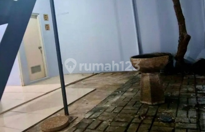 The Most Strategic House Near the Toll Road and Train Station in the Bintaro Ciputat Area. 2