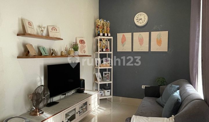 Beautiful Ready-to-Live Strategic House in Bintaro BSD, Ciputat 2