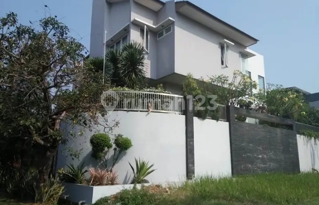 Rumah Bagus Hoek Dekat ke Akses Bandara di Tangerang