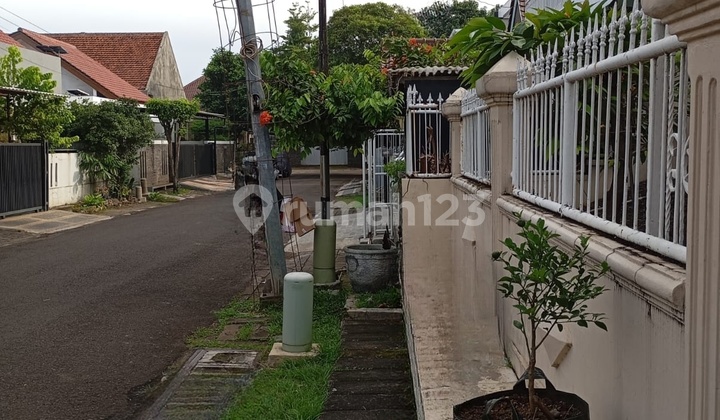 Comfortable Move-in Ready House with Spacious Yard in BSD 2