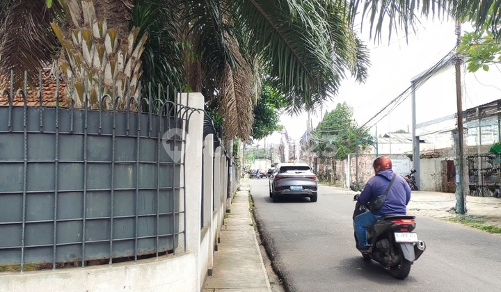 Business Space for Restaurants/Cafes, Showrooms, Warehouses, etc. in Cirendeu Business Space for Restaurants/Cafes, Showrooms, Warehouses, etc. in Cirendeu