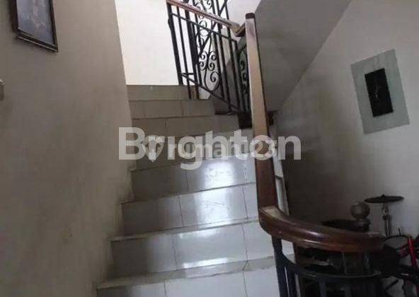 RUMAH BESAR 2 LANTAI DI KEMANG PRATAMA REGENSI 2