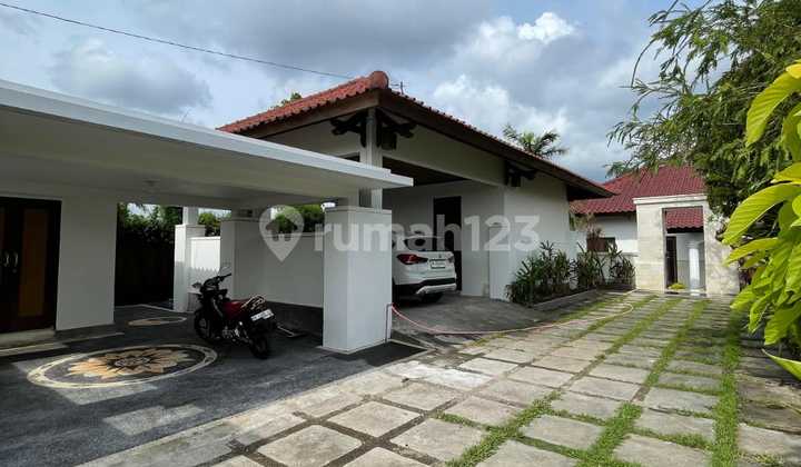 Villa 5 BR With Swimming Pool in Gianyar DB Villa 5 BR With Swimming Pool in Gianyar DB