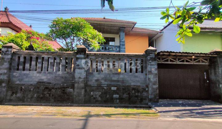 Hunian Nyaman Lokasi Startegis 2 Lantai di Jl. Dewi Madri Renon Dw 1