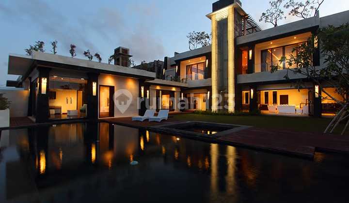 Luxury Villa 4BR 700m² with Pool & Lift – SHM, Bali FS Luxury Villa 4BR 700m² with Pool & Lift – SHM, Bali FS