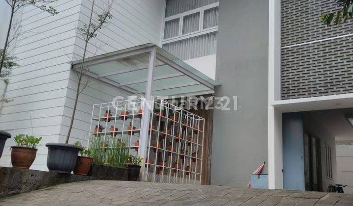 Rumah Asri Dan Nyaman Di Jalan Acasia Bandung 2