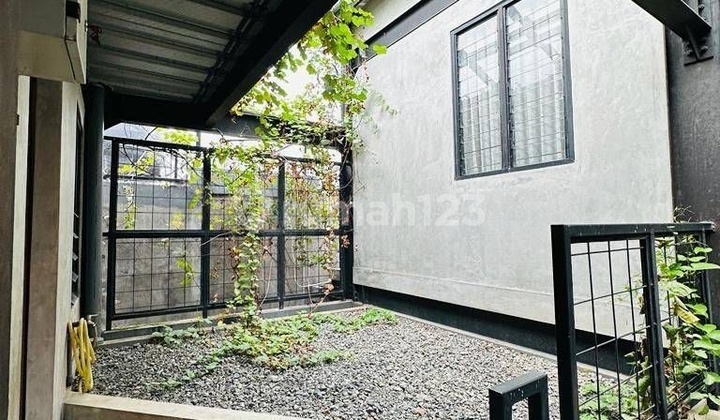 Di Sewakan Rumah Bergaya Industrial Estetik di Emerald Bintaro 2