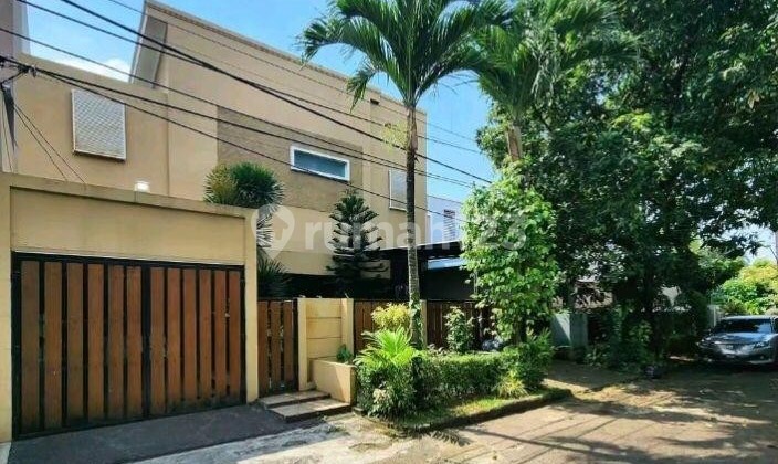 Hot Sale !!! di Jual Rumah Luas Beserta Swimm Pool di Bintaro Sektor 3 Hot Sale !!! di Jual Rumah Luas Beserta Swimm Pool di Bintaro Sektor 3