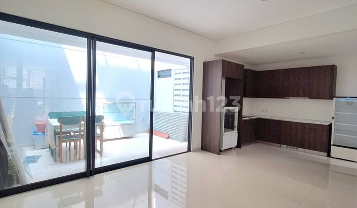 For Sale: Comfortable Strategic Residence in Bintaro Sector 7 2