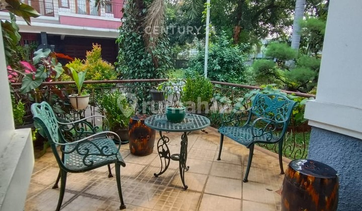 2-Story Hook House in Senayan Bintaro Sector 9