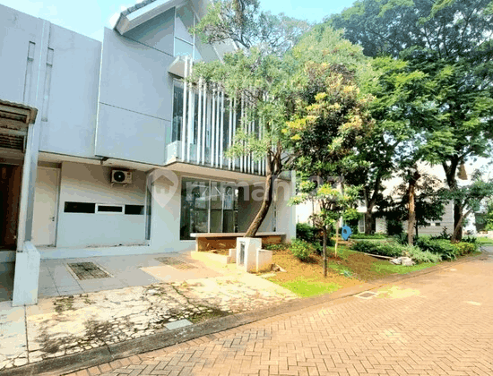 Rumah Hook Samping Taman di Discovery Bintaro Jaya