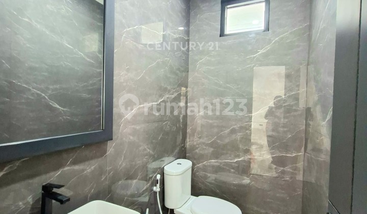 Fully Renovated House in BSD City 8683 Fully Renovated House in BSD City 8683