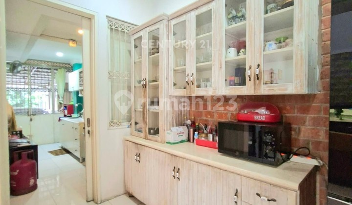Aesthetic Hook House in Emerald Bintaro 8925 5