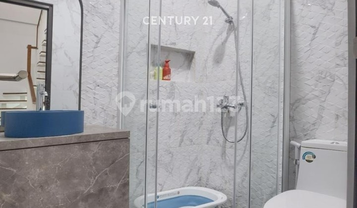 Ready-to-Occupy House in Bintaro Jaya 9617