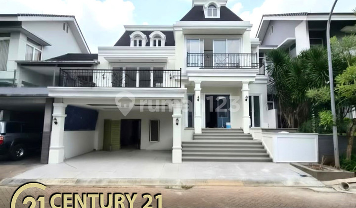New House in Front of Park in Kebayoran 10278