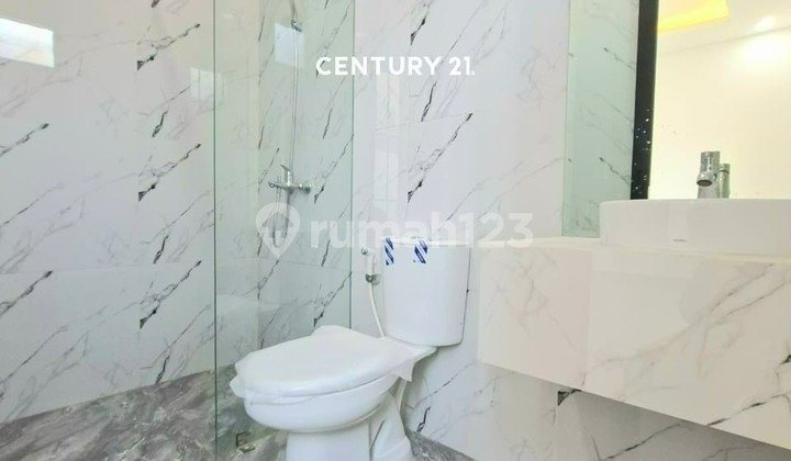 For Sale New American Classic 2-Story House 9173 2