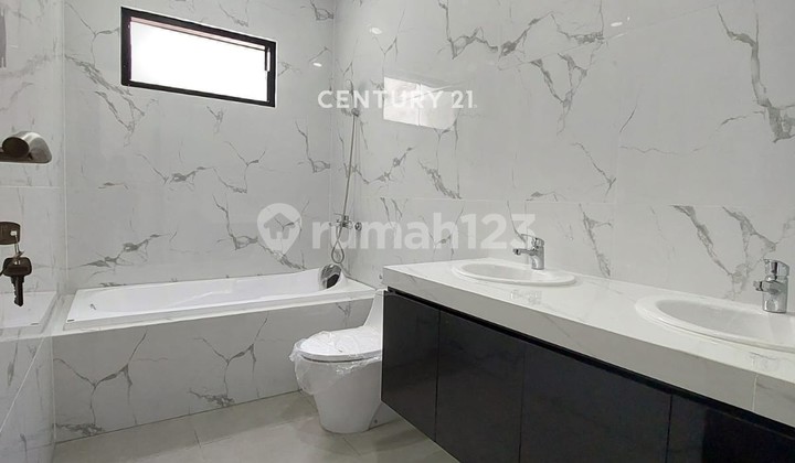 New American Classic House with Swimming Pool in Bintaro 4269